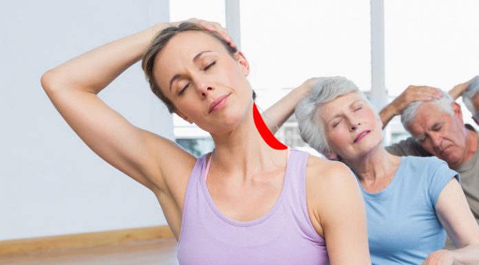 Confira alguns alongamentos para aliviar a tensão dos ombros e pescoço