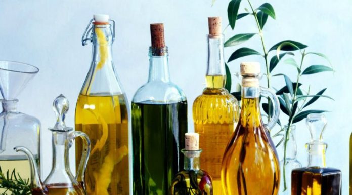 Como limpar facilmente uma garrafa de óleo estreita com alguns métodos simples?