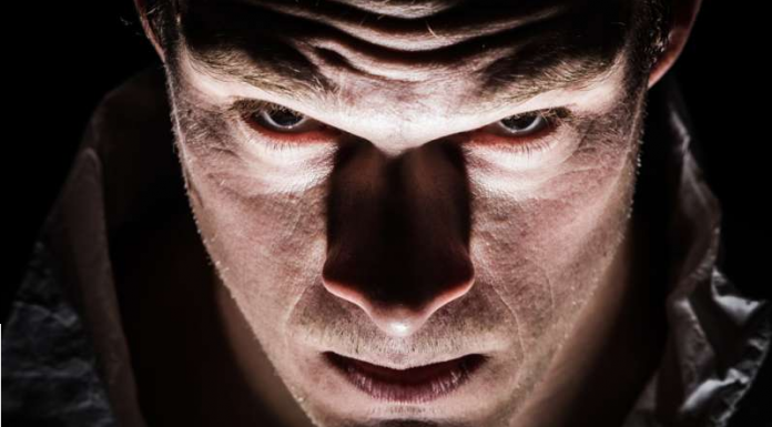 Os 8 sinais de que você está convivendo com um psicopata