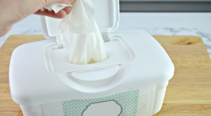 Você não precisa mais comprar lenços umedecidos, pode fazer os seus próprios.