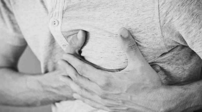 15 Sintomas que revelam problemas cardíacos: Leve isso especialmente a sério se você tiver 60 anos ou mais.