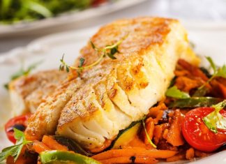 Peixe assado simples e gostoso