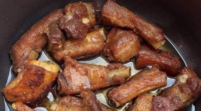 Costelinha de porco na panela de pressão