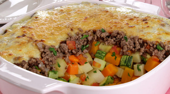 Gratinado de legumes com carne moída