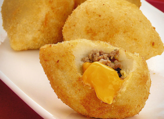 Coxinha assada de carne moída uma delicia confira!
