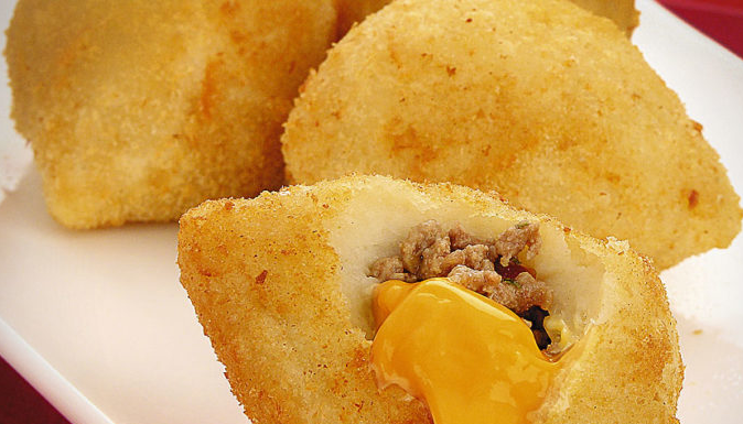 Coxinha assada de carne moída uma delicia confira!