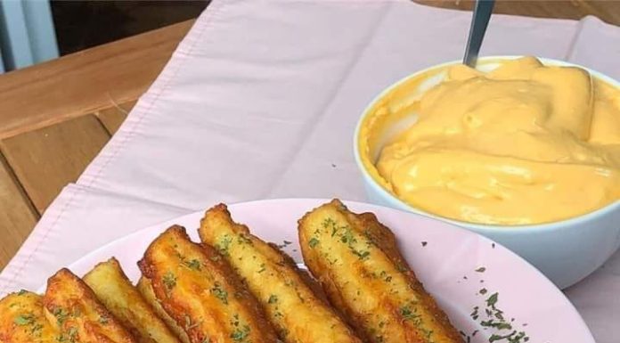 Churros de Batata com Molho de Queijo