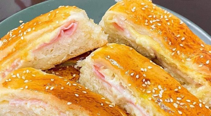 Joelho ou enroladinho de presunto e queijo 😋