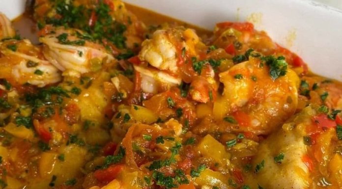 Pescada no molho com camarão 🍤