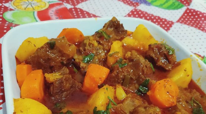 Picadinho de carne com batata e cenoura