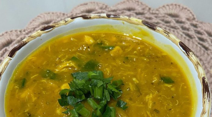 Caldo de abóbora com frango
