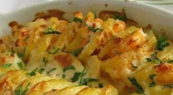 Batata gratinada com camarão