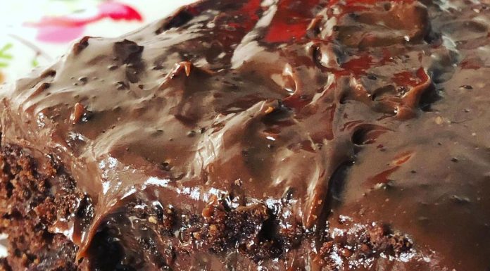 Bolo de chocolate saudável e delicioso